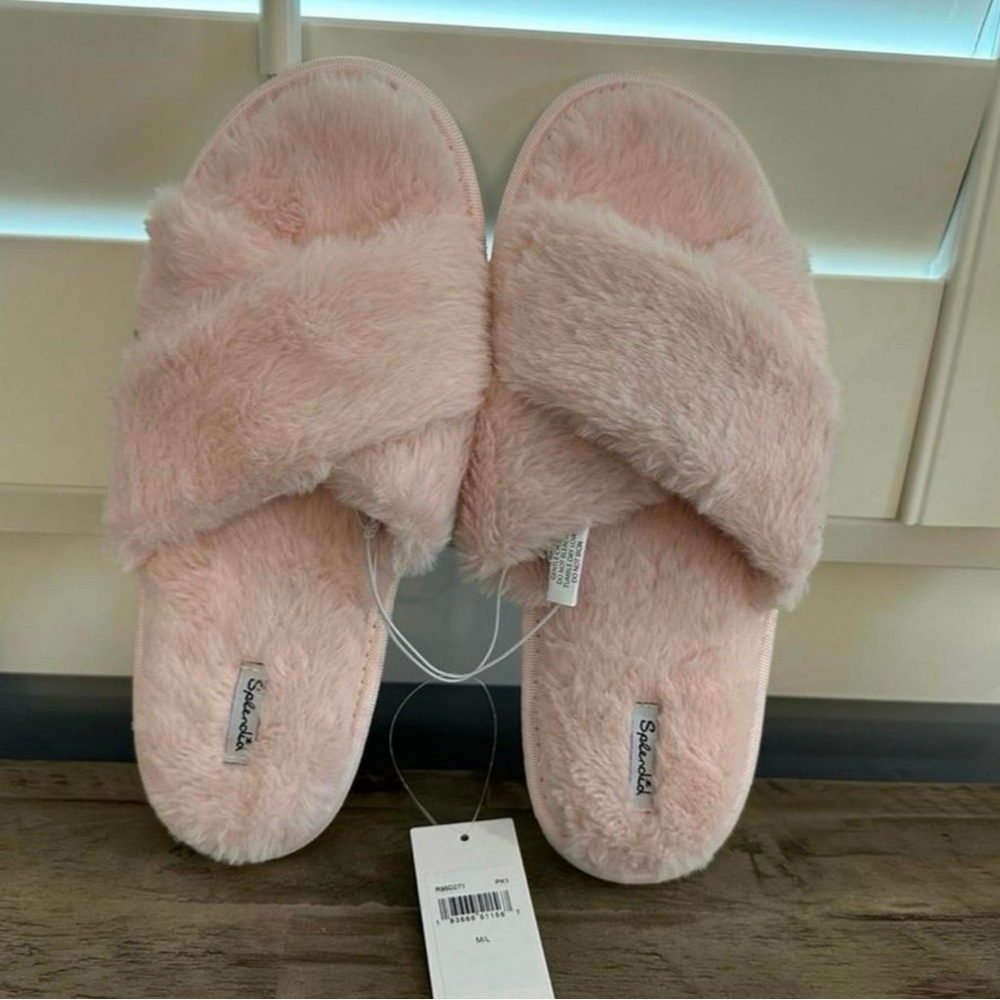 Splendid Super Cozy Pink Fluffy Slippers
Size M/L